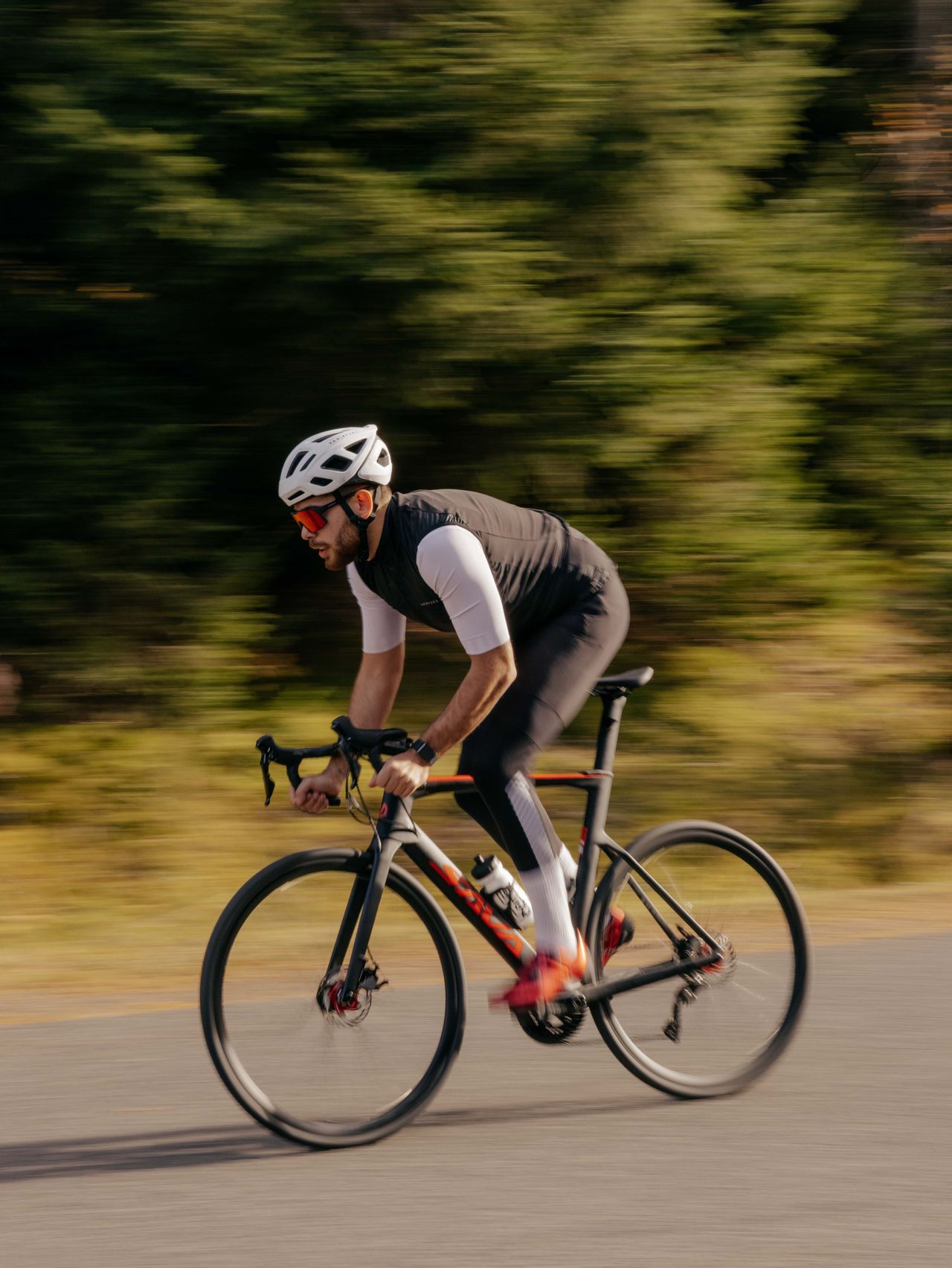 Cycling sports photography athlete in motion blur on road — Thomas Habr sports photographer