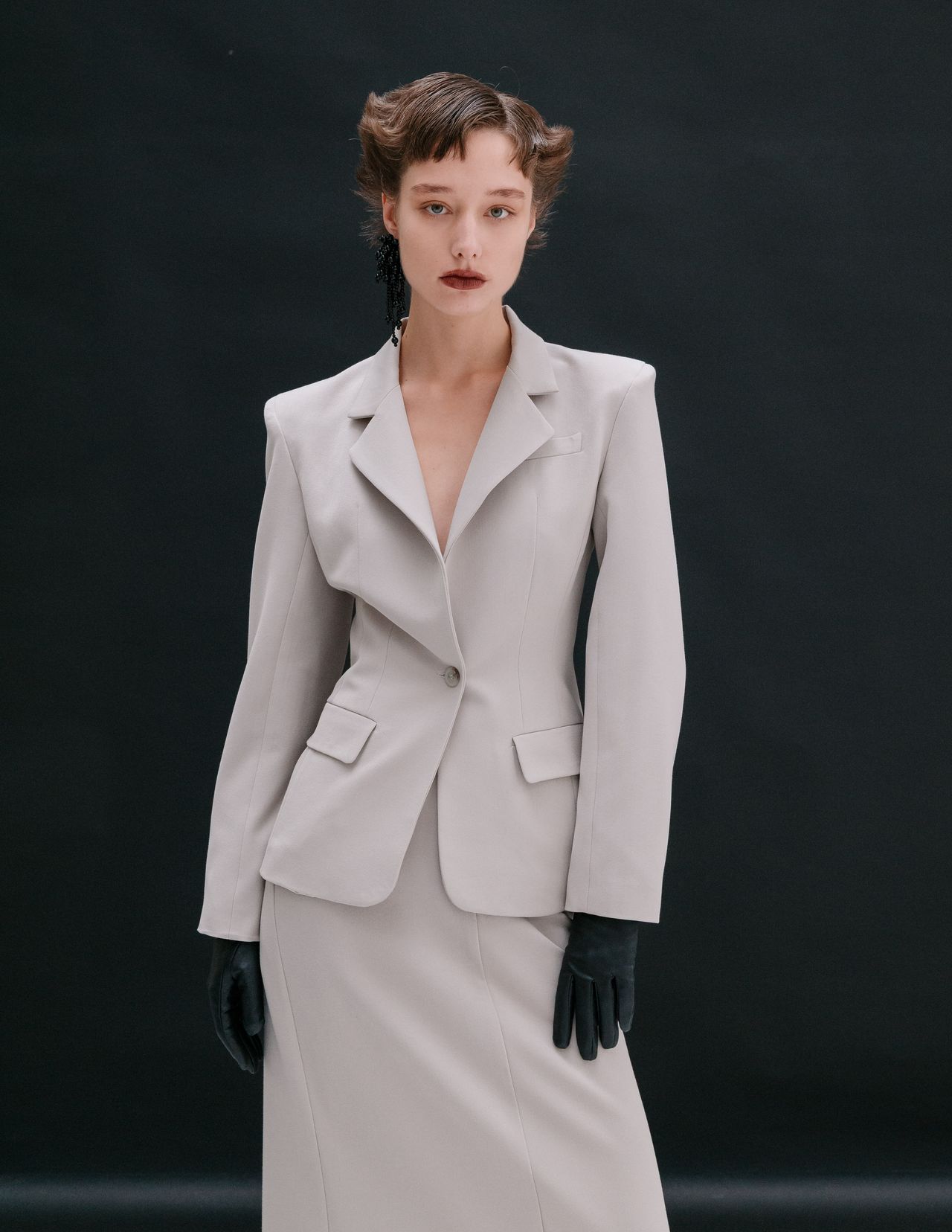 Fashion week editorial woman in tailored grey blazer and gloves — Thomas Habr fashion photographer