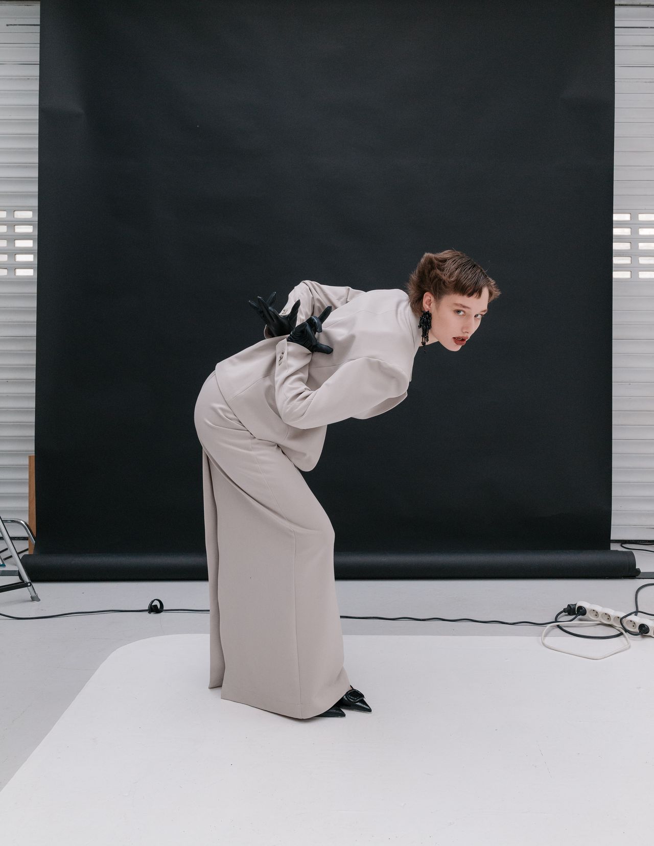 Behind the scenes fashion shoot model in white structured outfit — Thomas Habr photographer