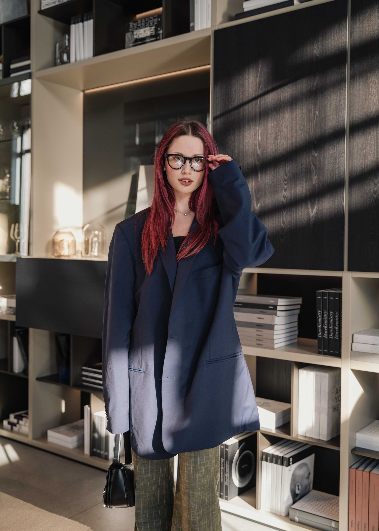 Lifestyle brand campaign woman with red hair in navy blazer — Thomas Habr photographer