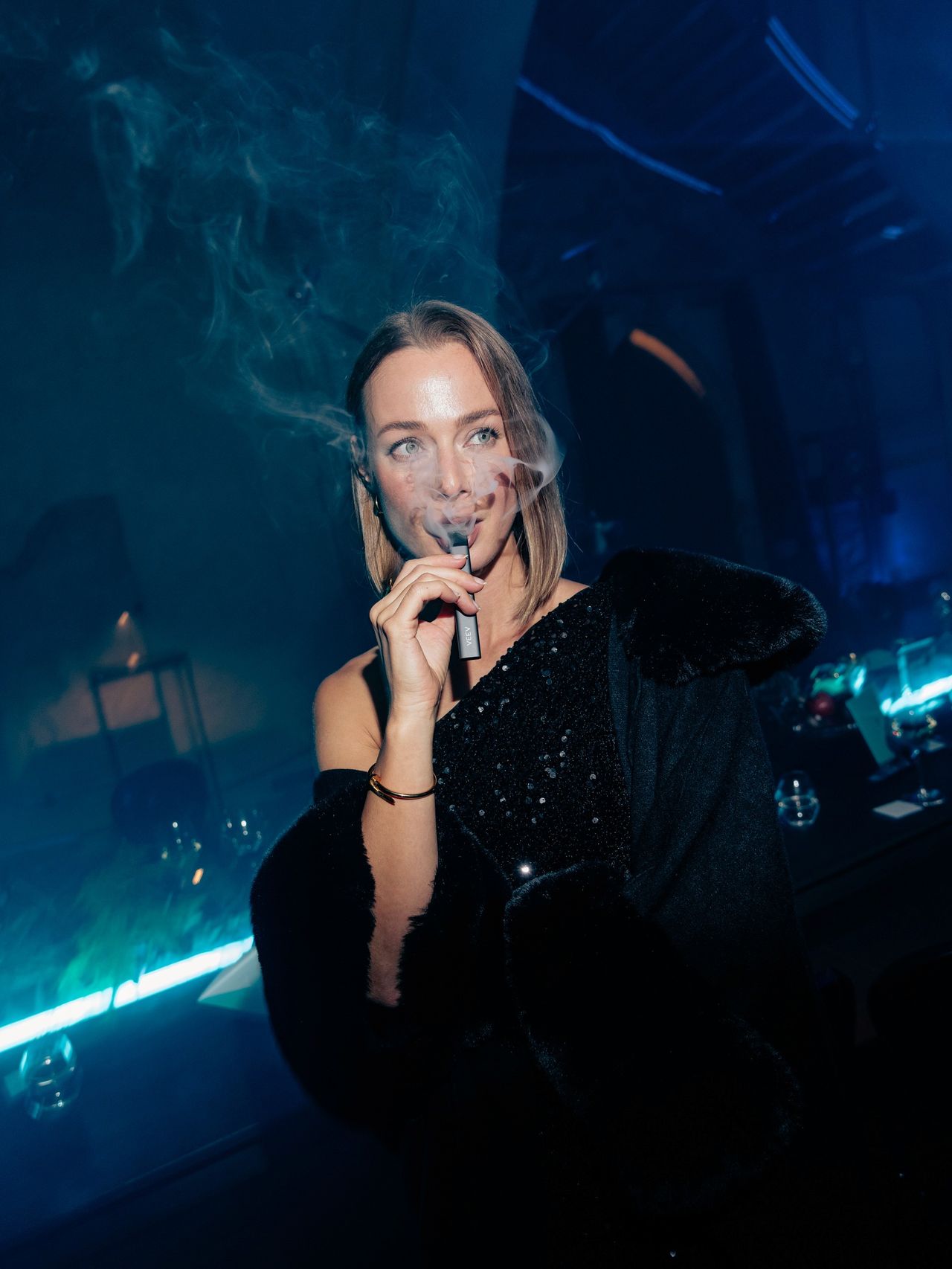 Nightlife event photography woman in black sequin dress — Thomas Habr event photographer